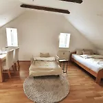 Altbau Dachgeschosswohnung Mitten In Apartment *