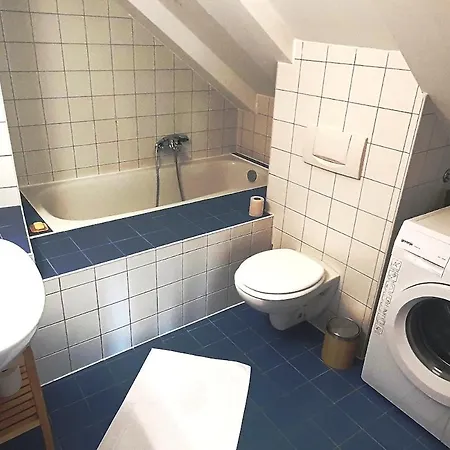 Altbau Dachgeschosswohnung Mitten In *