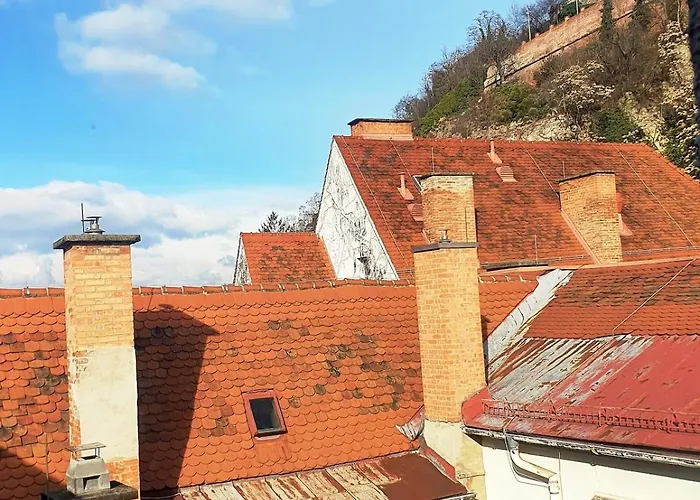 Altbau Dachgeschosswohnung Mitten In