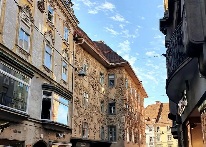 Altbau Dachgeschosswohnung Mitten In 格拉茨