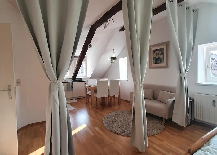 公寓 Altbau Dachgeschosswohnung Mitten In *